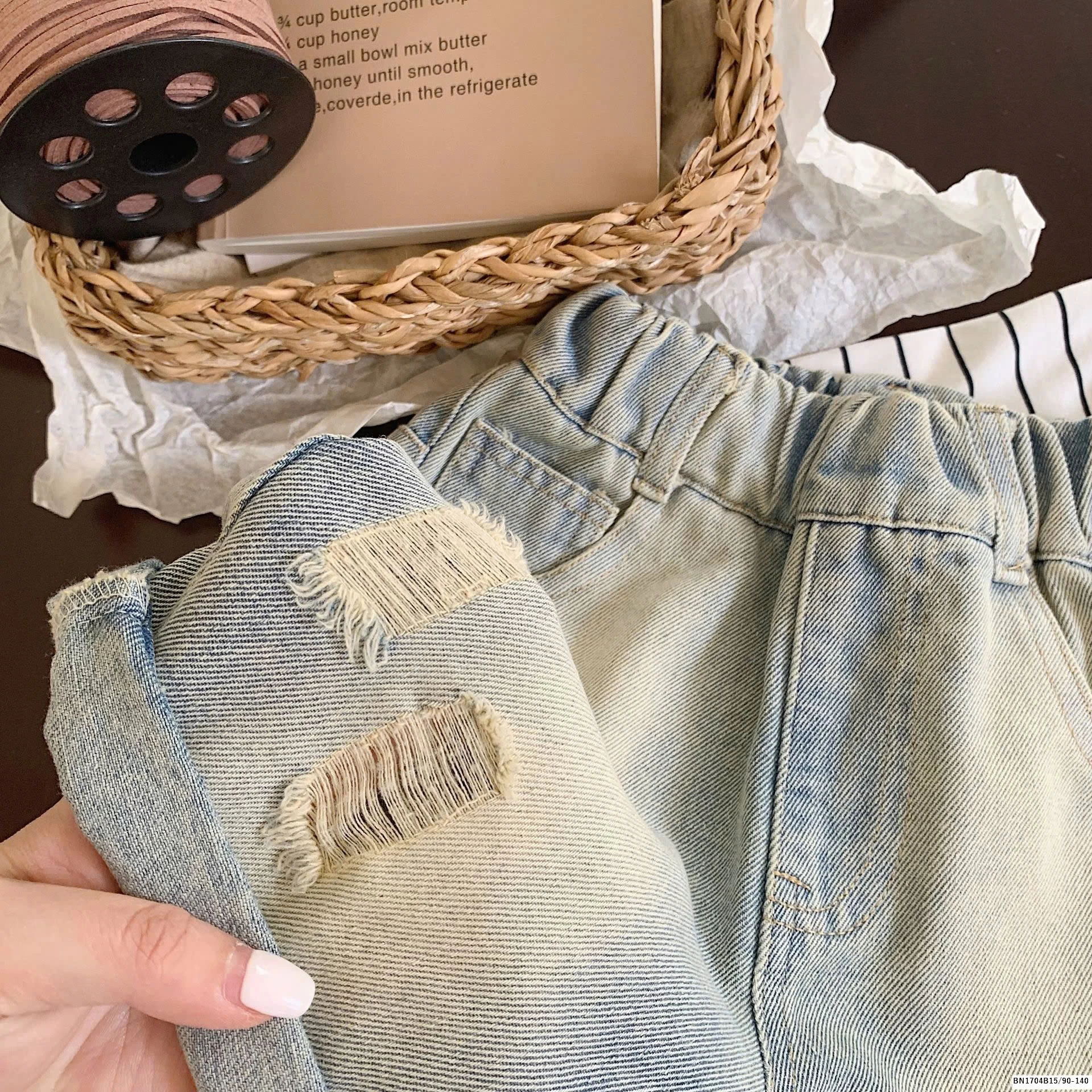 QUẦN SHORT JEAN CHỮ B