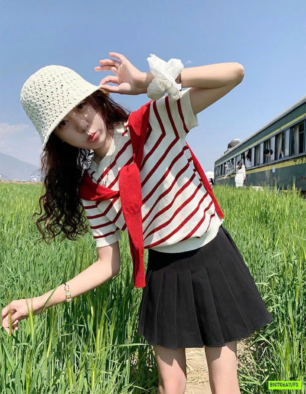 ÁO LEN KẺ KÈM KHĂN CHOÀNG WG.WE