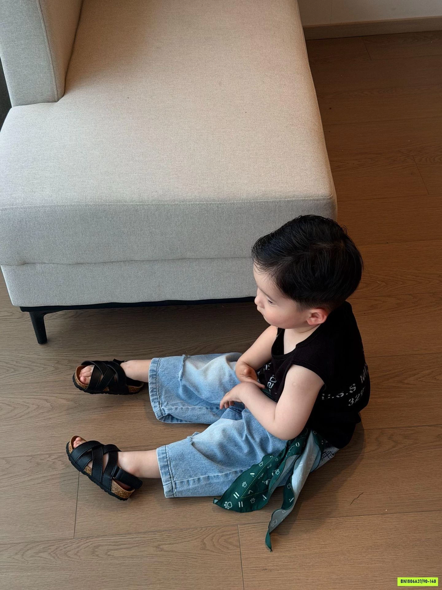 ÁO SÁT NÁCH IN CHỮ