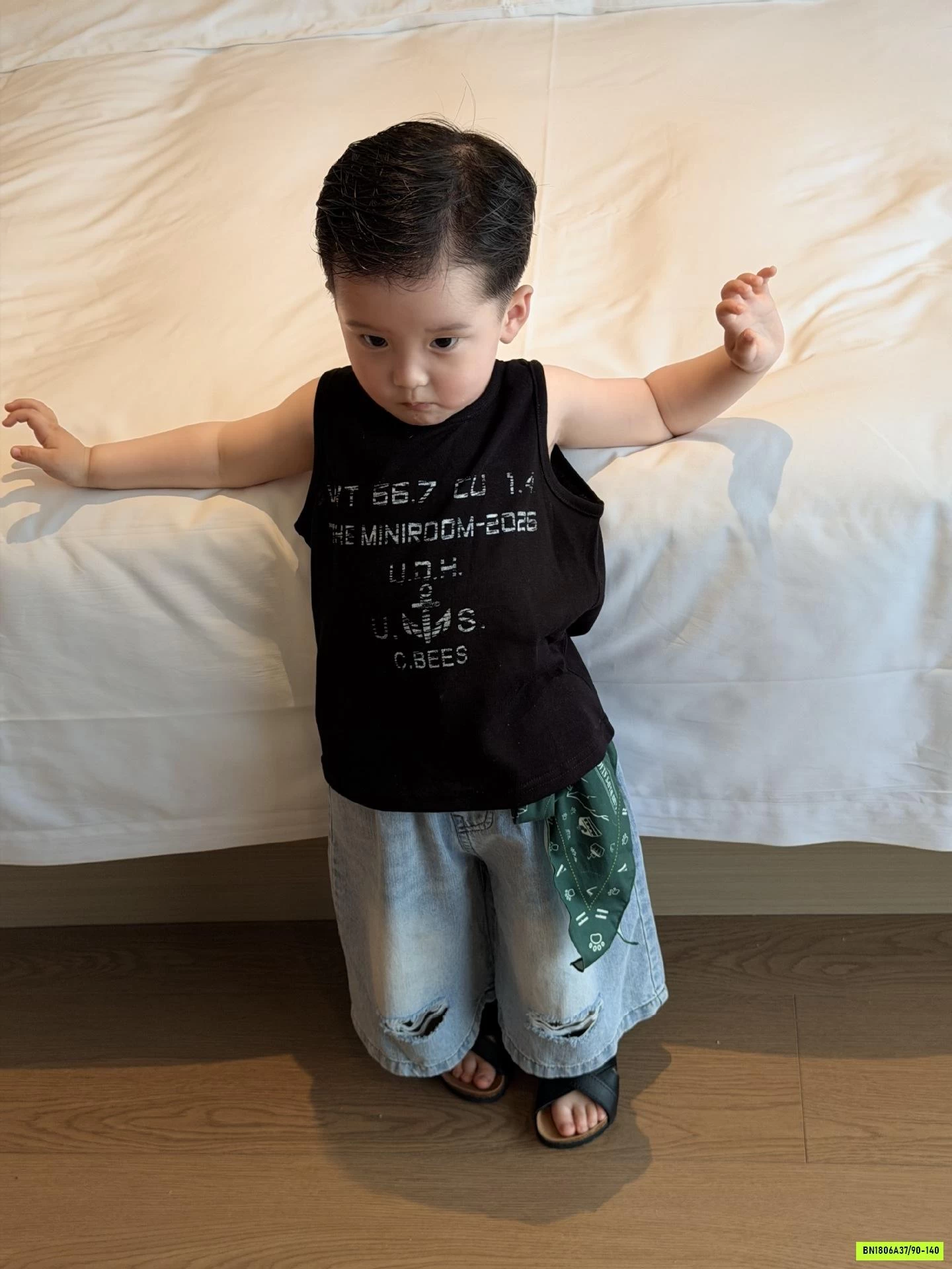 ÁO SÁT NÁCH IN CHỮ
