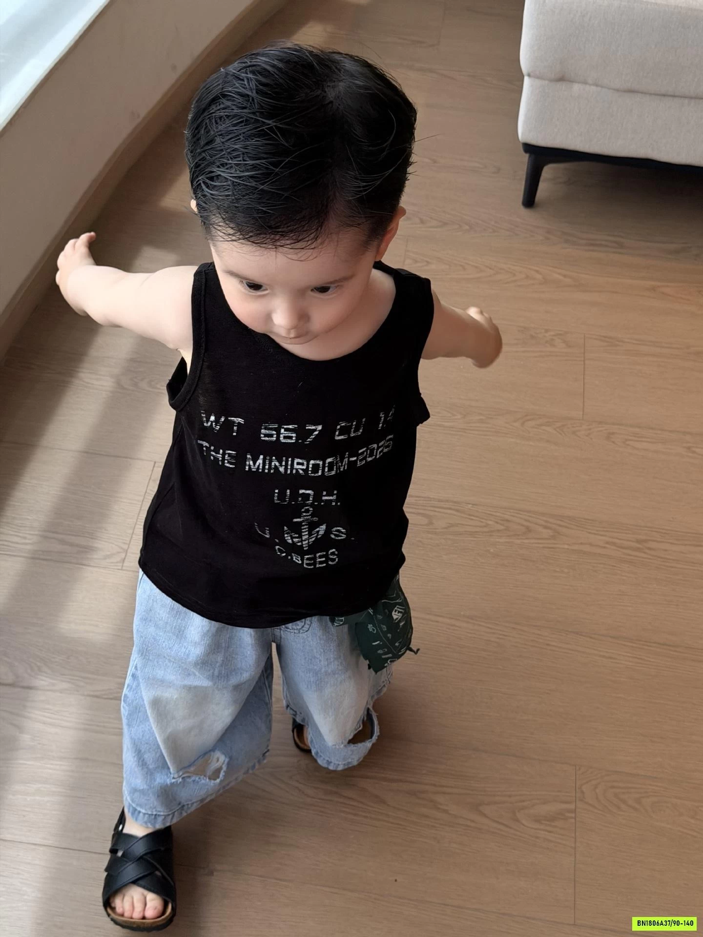 ÁO SÁT NÁCH IN CHỮ