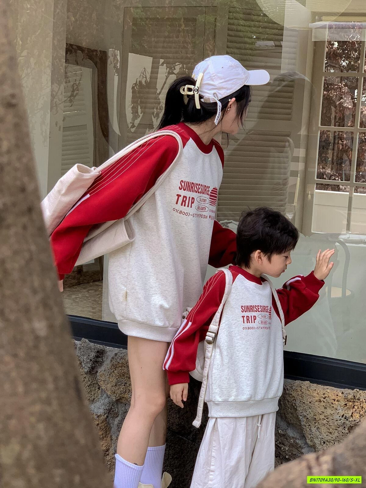 ÁO NỈ SỌC VAI MẸ BÉ