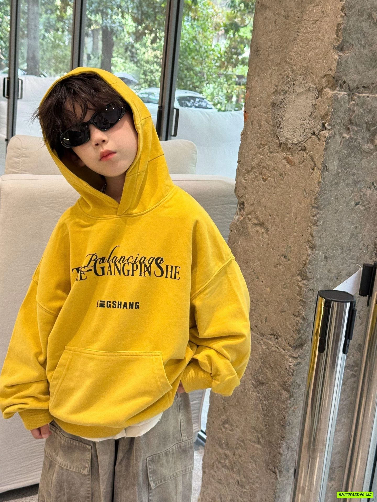 HOODIE VÀNG IN CHỮ TÚI BỤNG