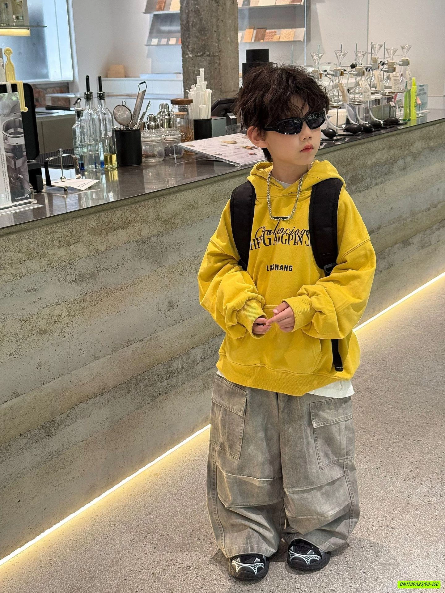 HOODIE VÀNG IN CHỮ TÚI BỤNG