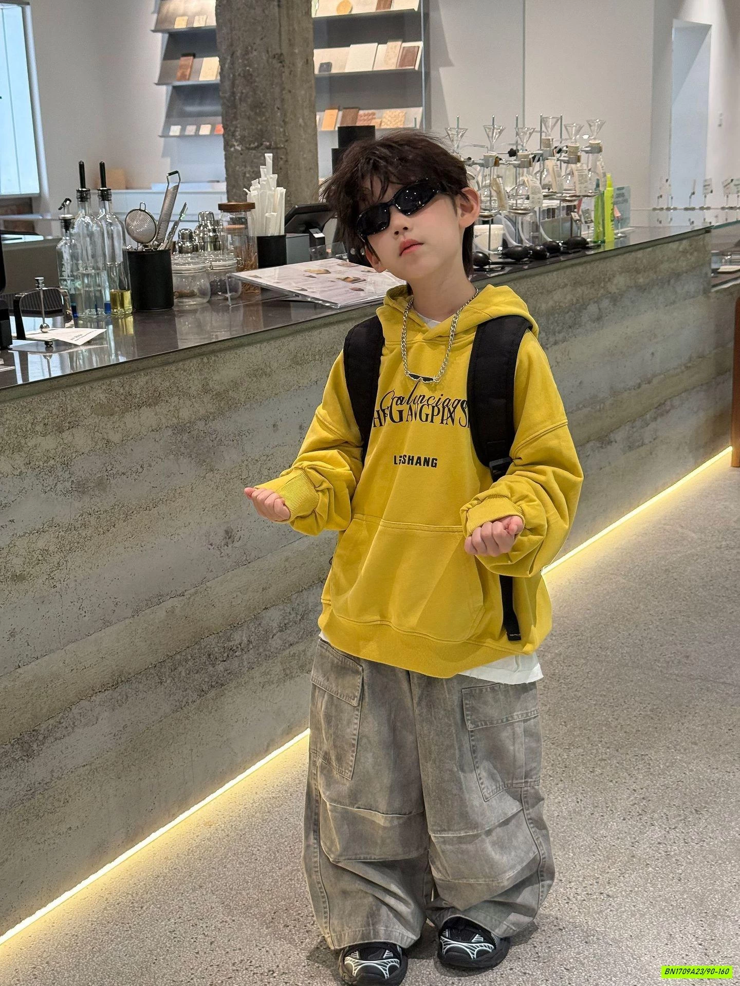 HOODIE VÀNG IN CHỮ TÚI BỤNG