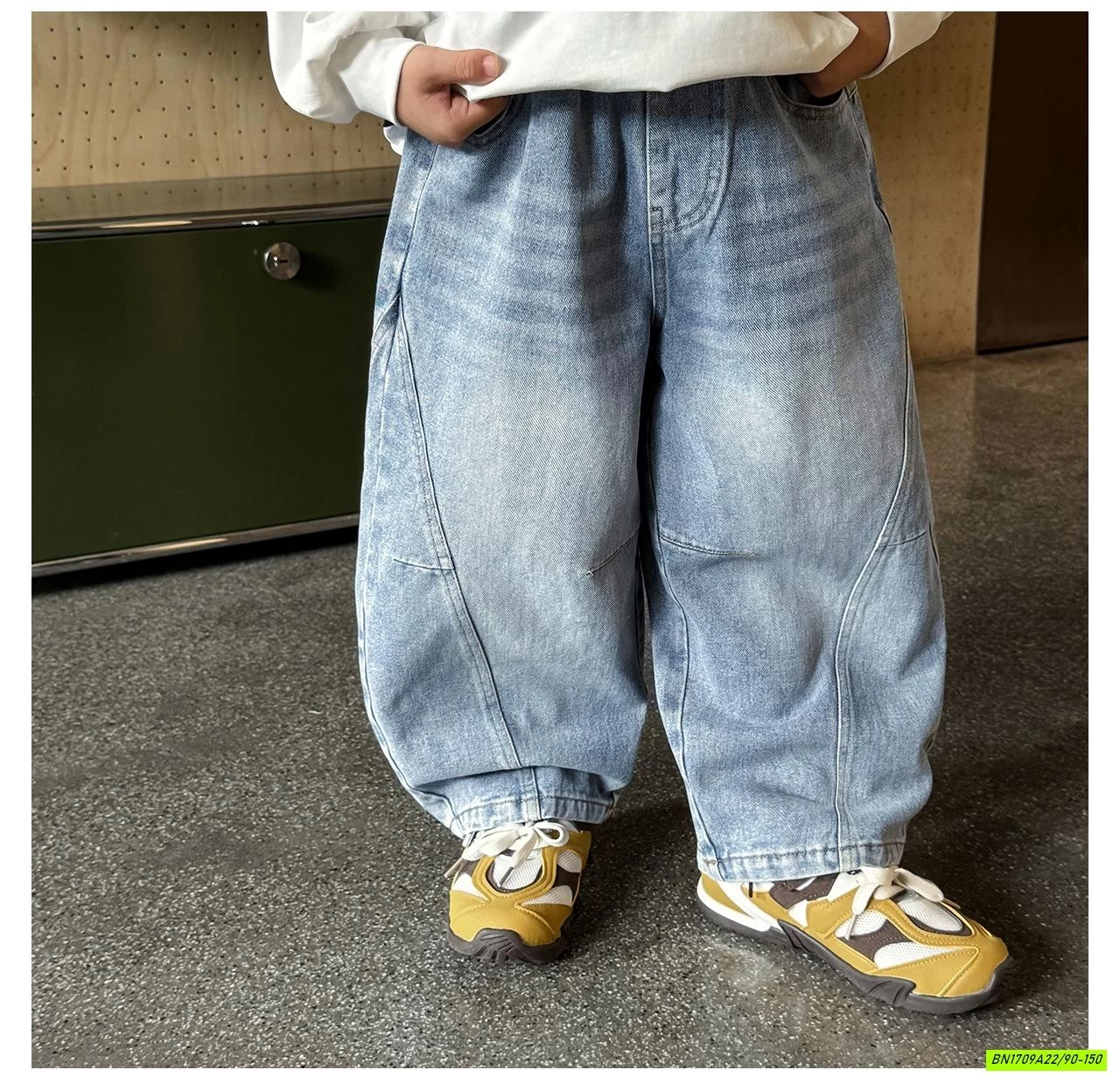 JEANS BAGGY BẠC GỐI GÂN TRƯỚC AOAOKIDS