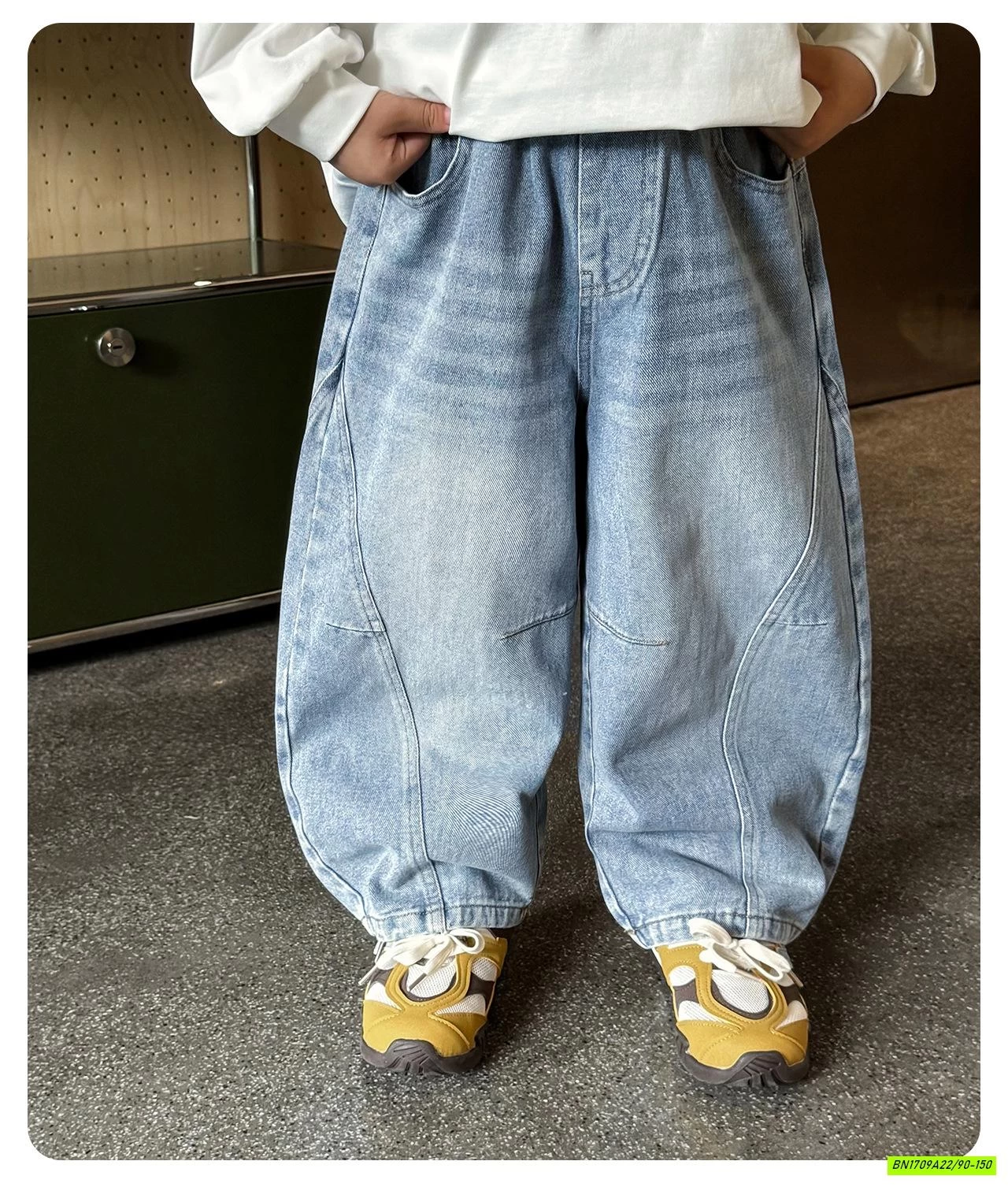JEANS BAGGY BẠC GỐI GÂN TRƯỚC AOAOKIDS
