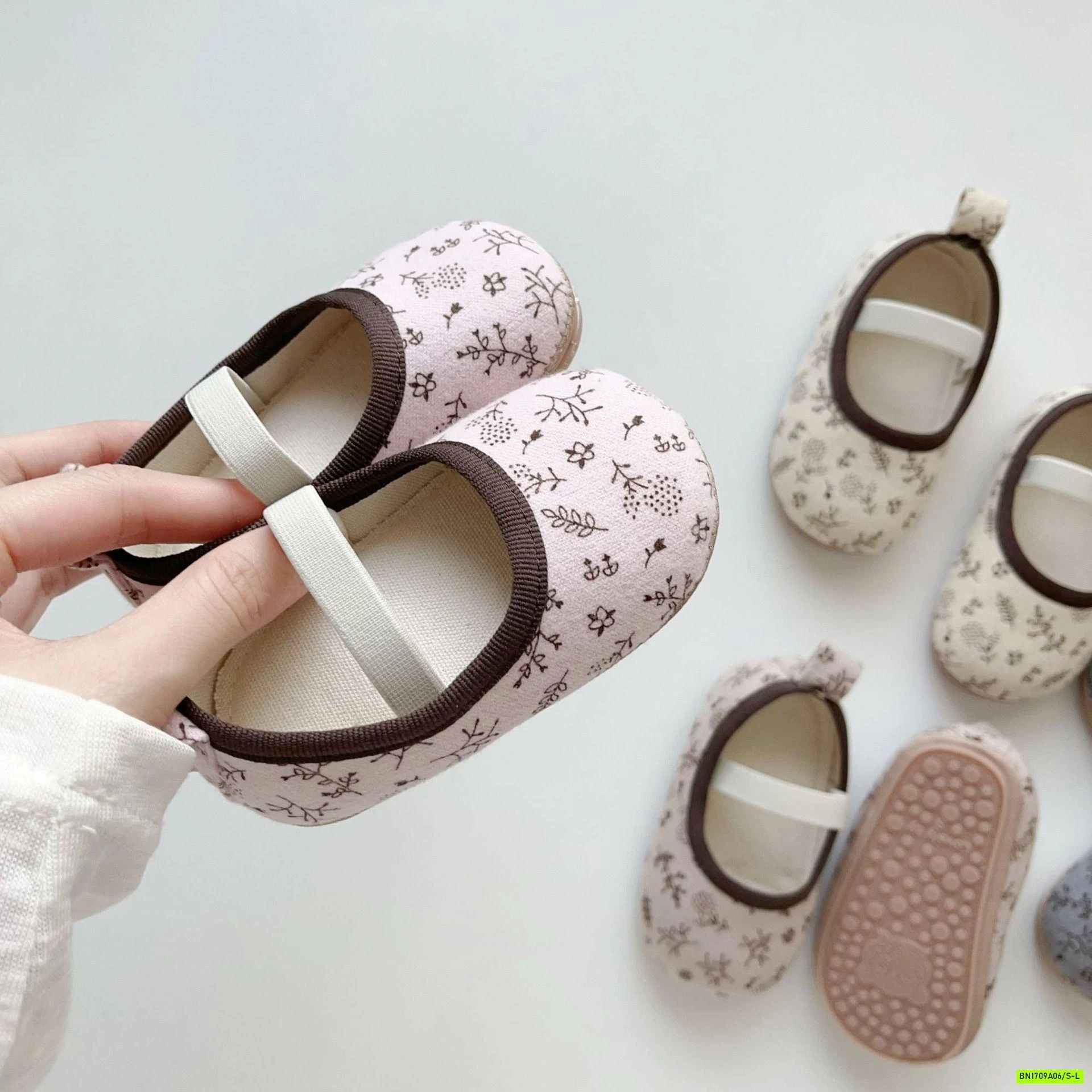 GIÀY TẬP ĐI HOA NHÍ