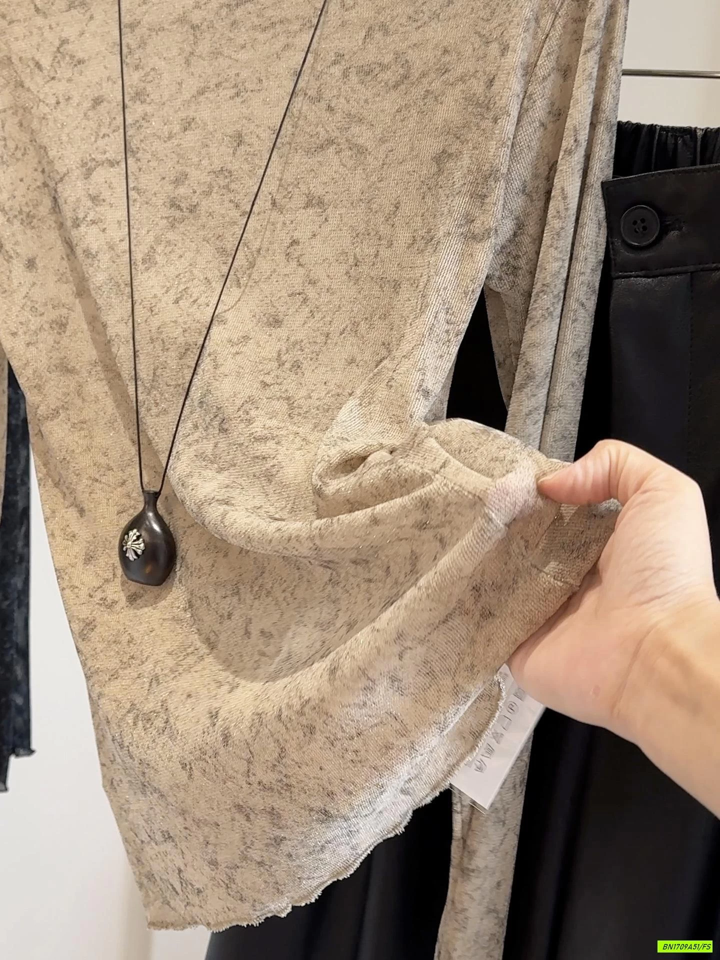 ÁO GIỮ NHIỆT LOANG VIỀN BÈO