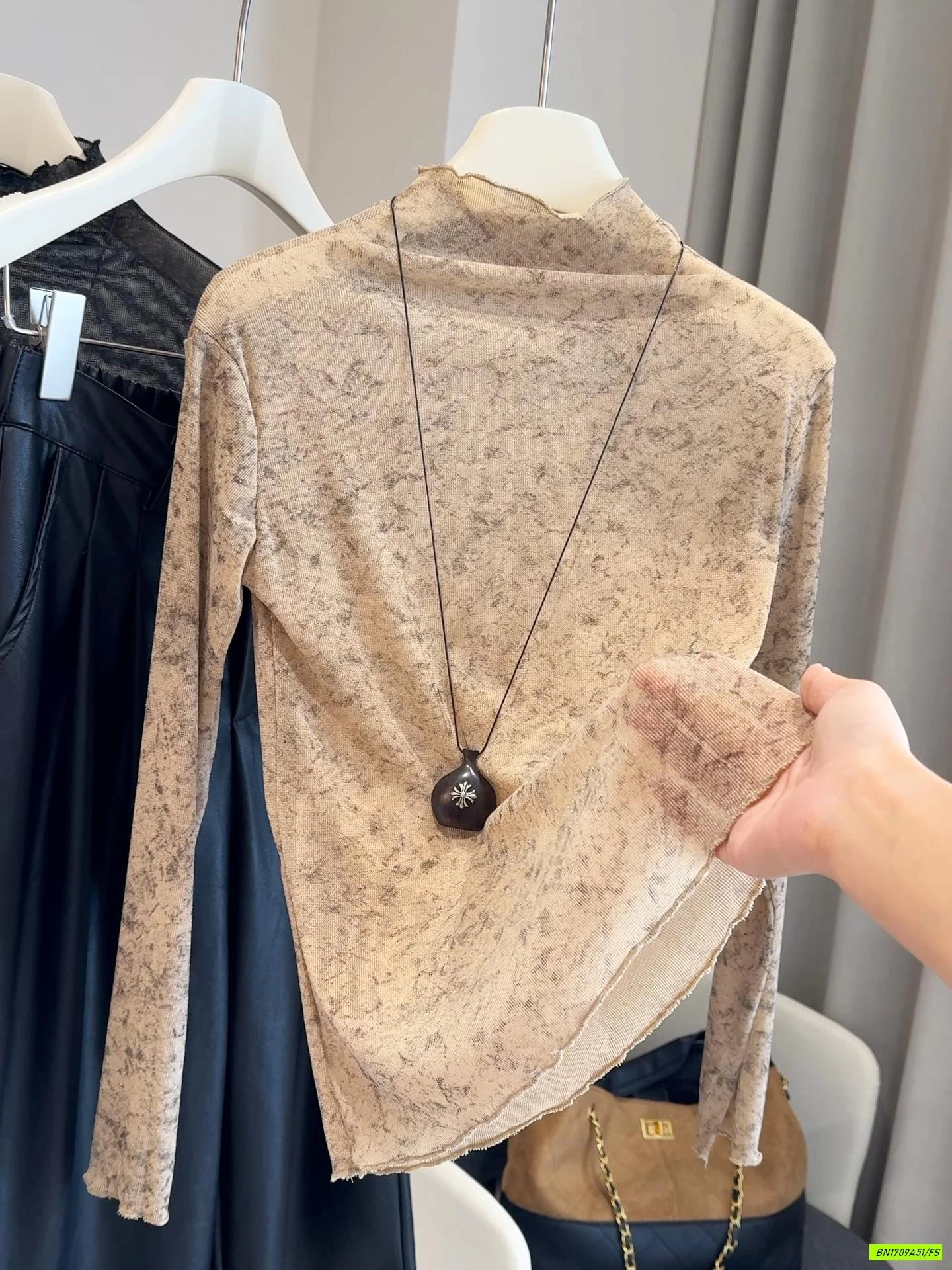 ÁO GIỮ NHIỆT LOANG VIỀN BÈO