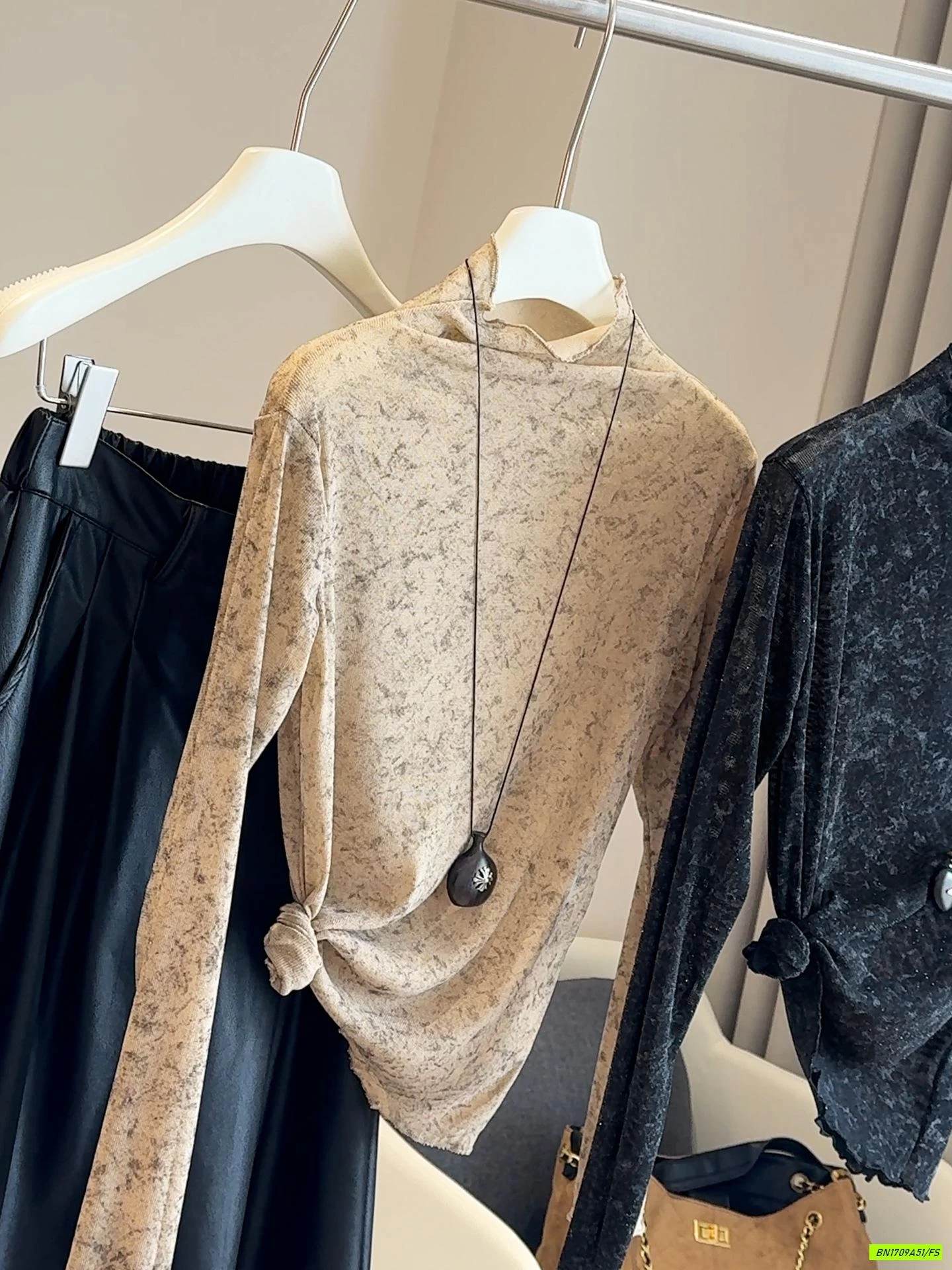 ÁO GIỮ NHIỆT LOANG VIỀN BÈO