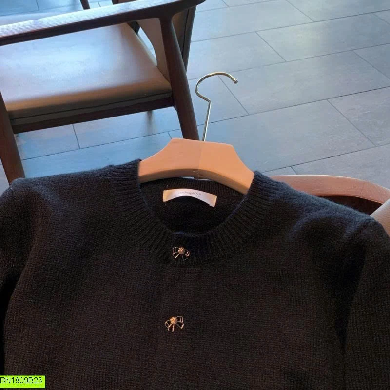 CARDIGAN ĐEN STYLE CÚC NƠ