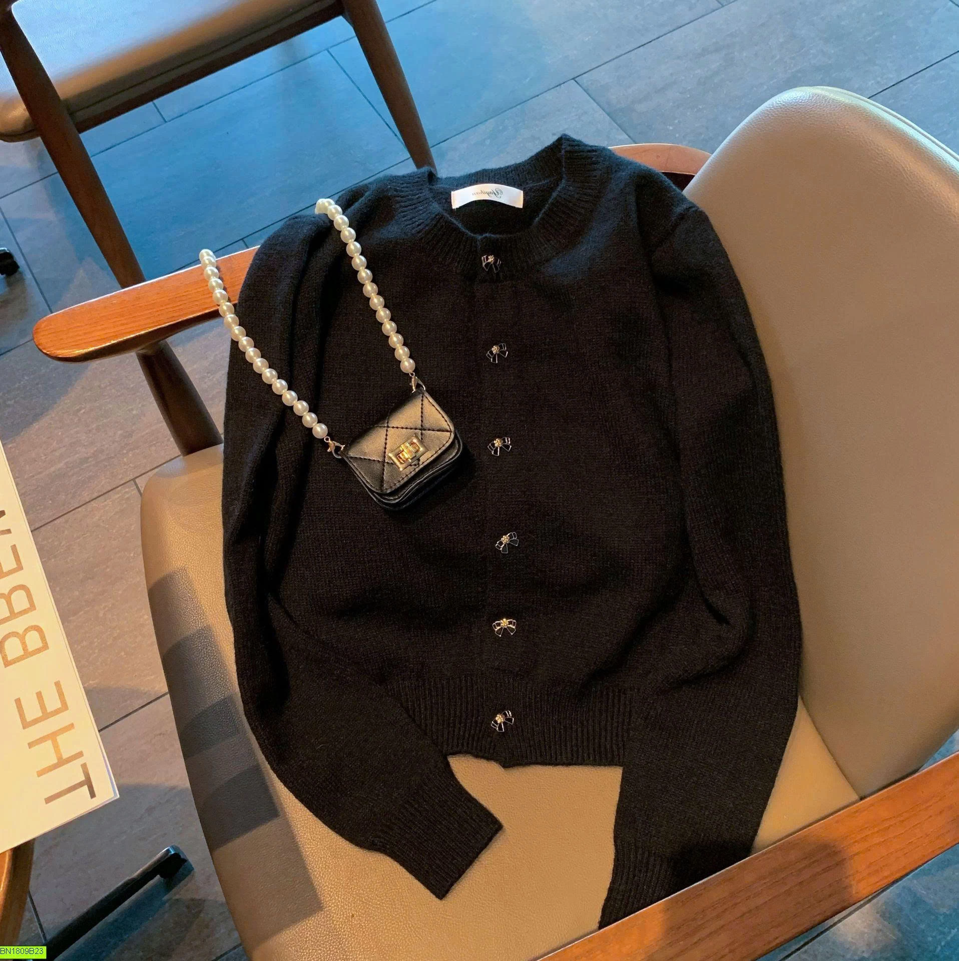 CARDIGAN ĐEN STYLE CÚC NƠ