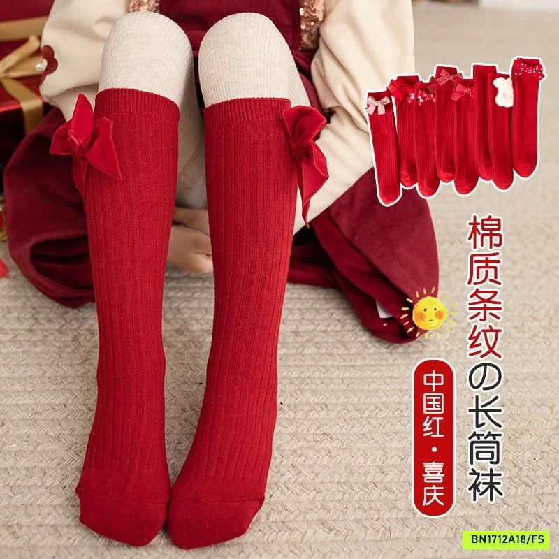 TẤT ĐỎ NGANG GỐI BÉ GÁI