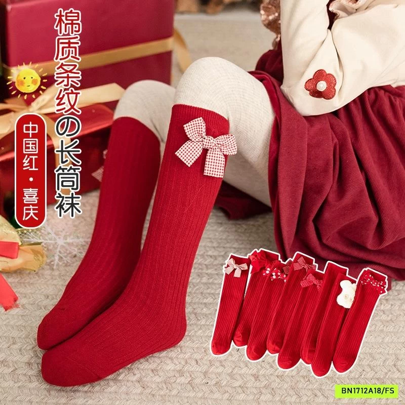 TẤT ĐỎ NGANG GỐI BÉ GÁI