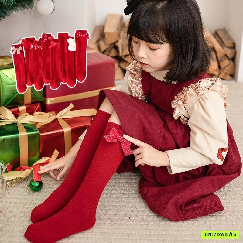 TẤT ĐỎ NGANG GỐI BÉ GÁI