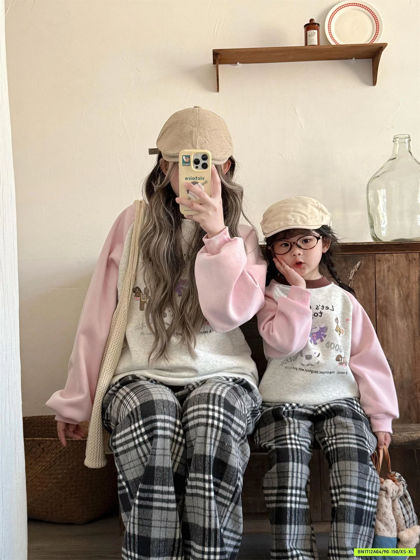 ÁO NỈ PHỐI MÀU TAY MẸ BÉ