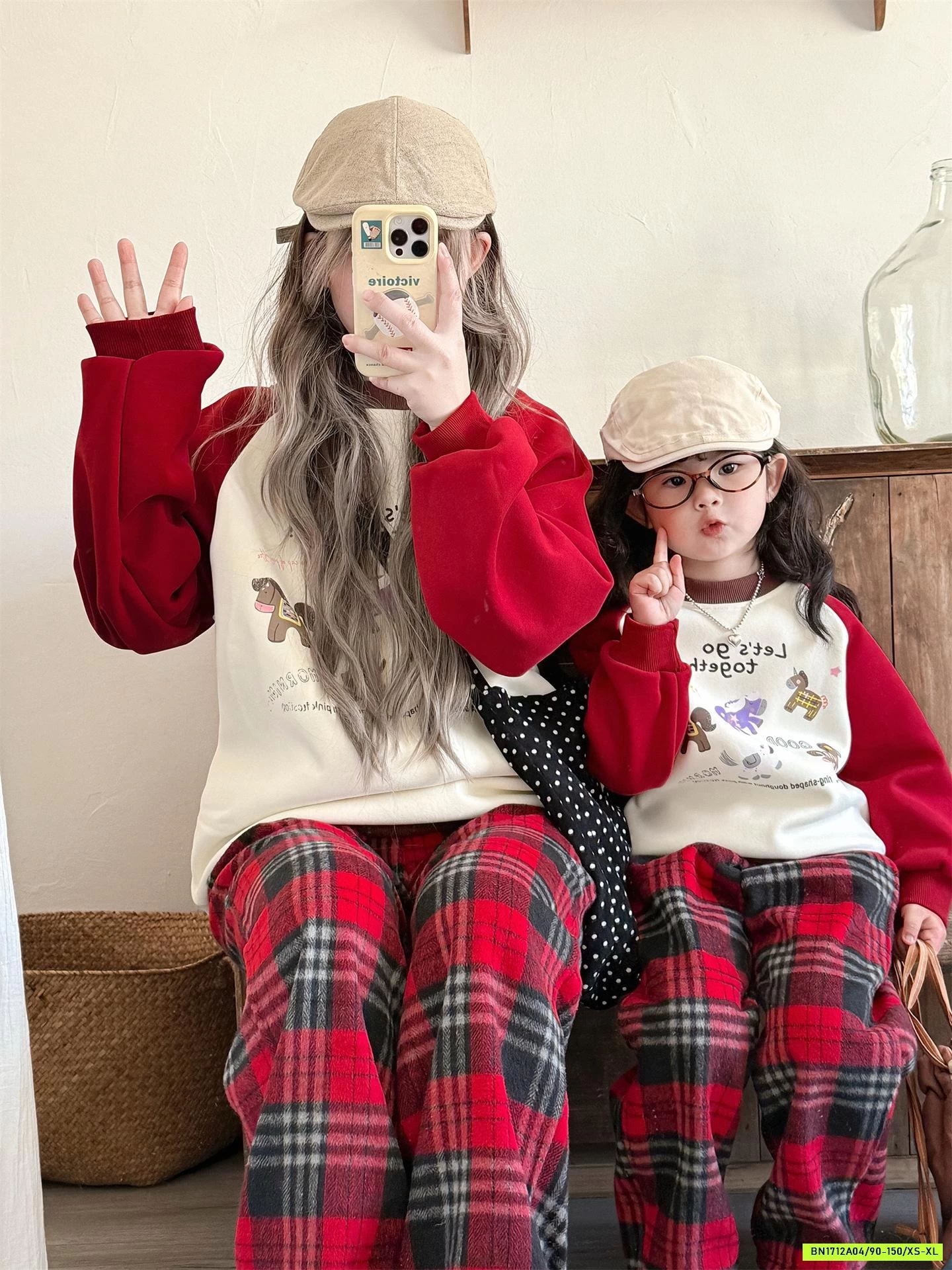 ÁO NỈ PHỐI MÀU TAY MẸ BÉ