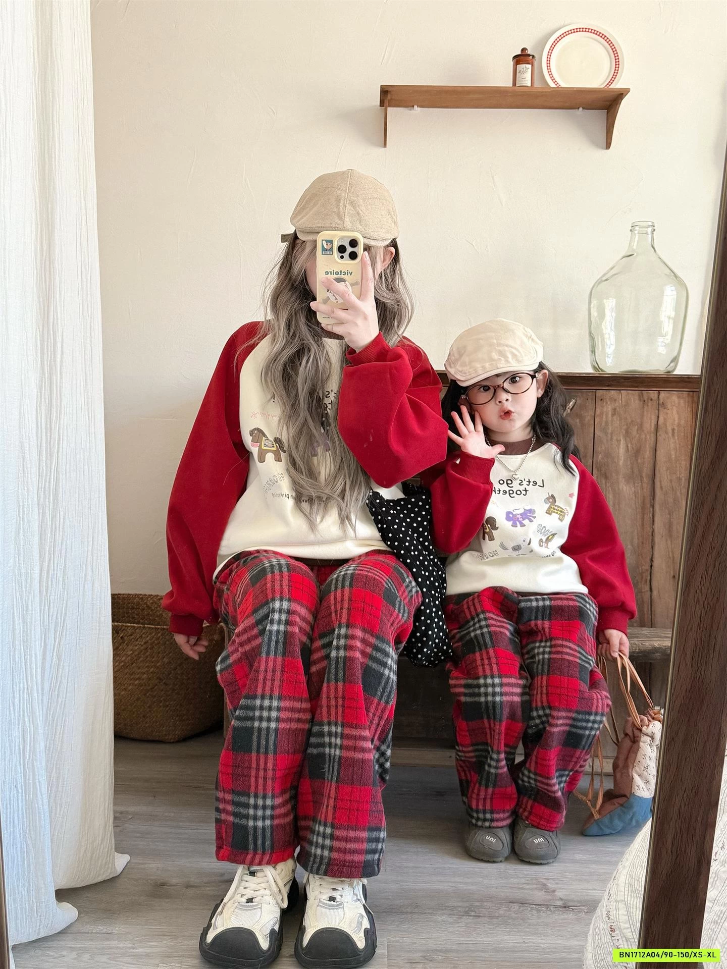 ÁO NỈ PHỐI MÀU TAY MẸ BÉ