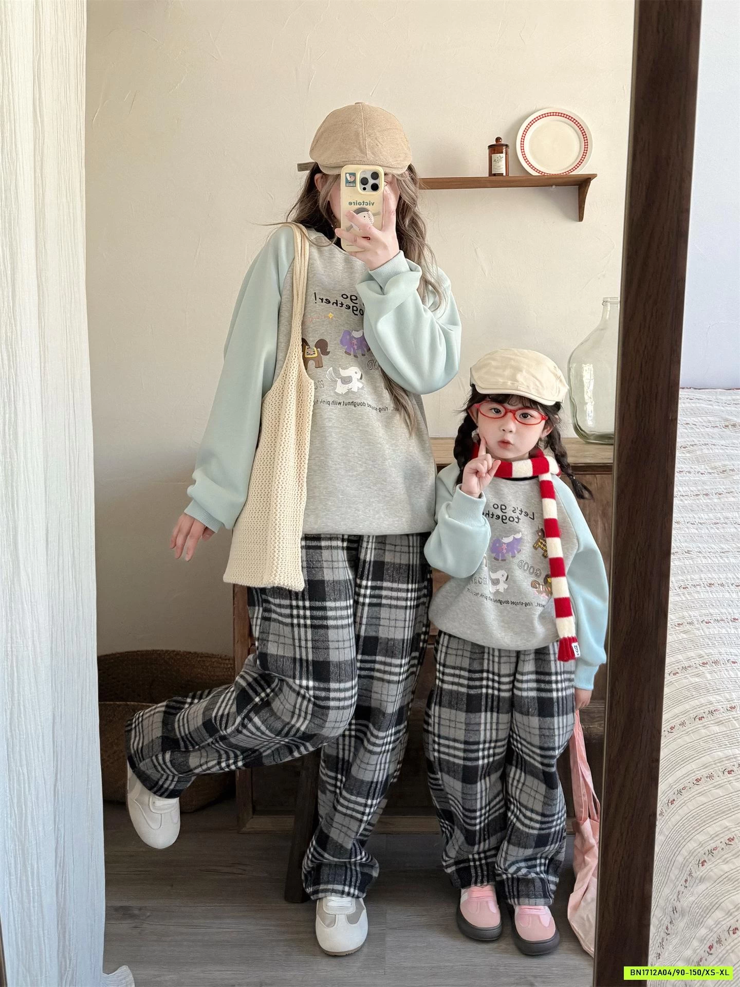 ÁO NỈ PHỐI MÀU TAY MẸ BÉ