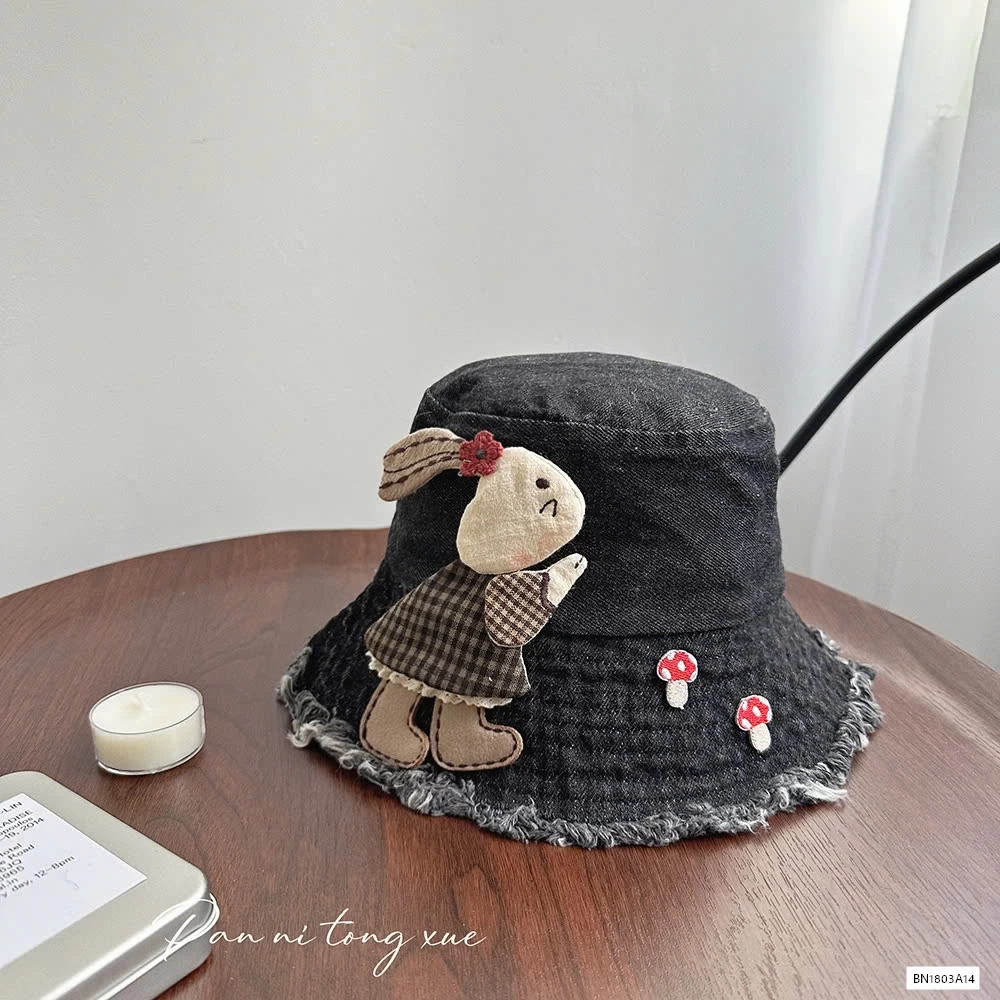 BUCKET JEANS GẮN THỎ