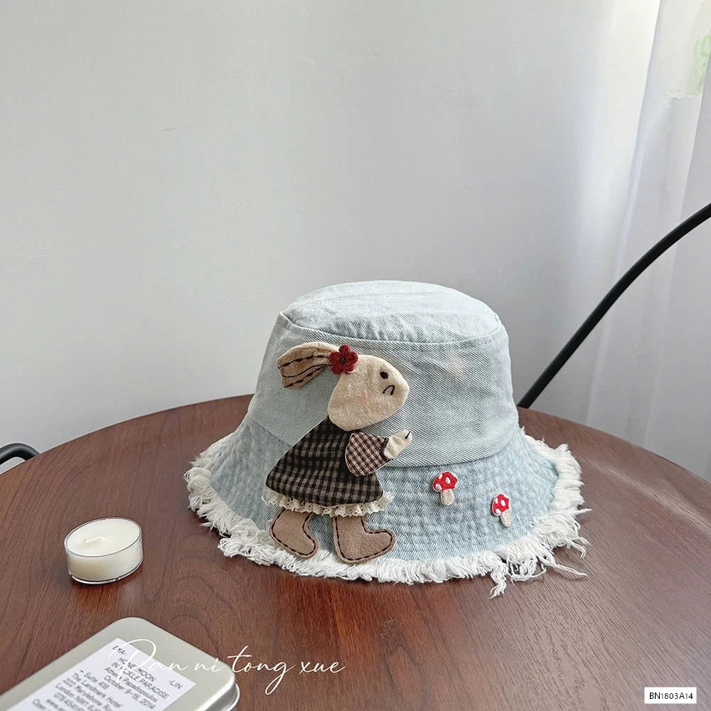 BUCKET JEANS GẮN THỎ