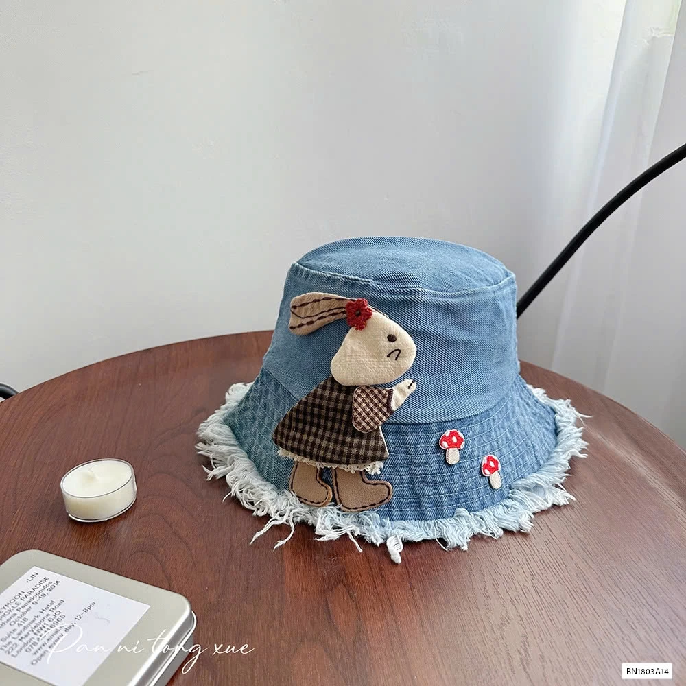 BUCKET JEANS GẮN THỎ