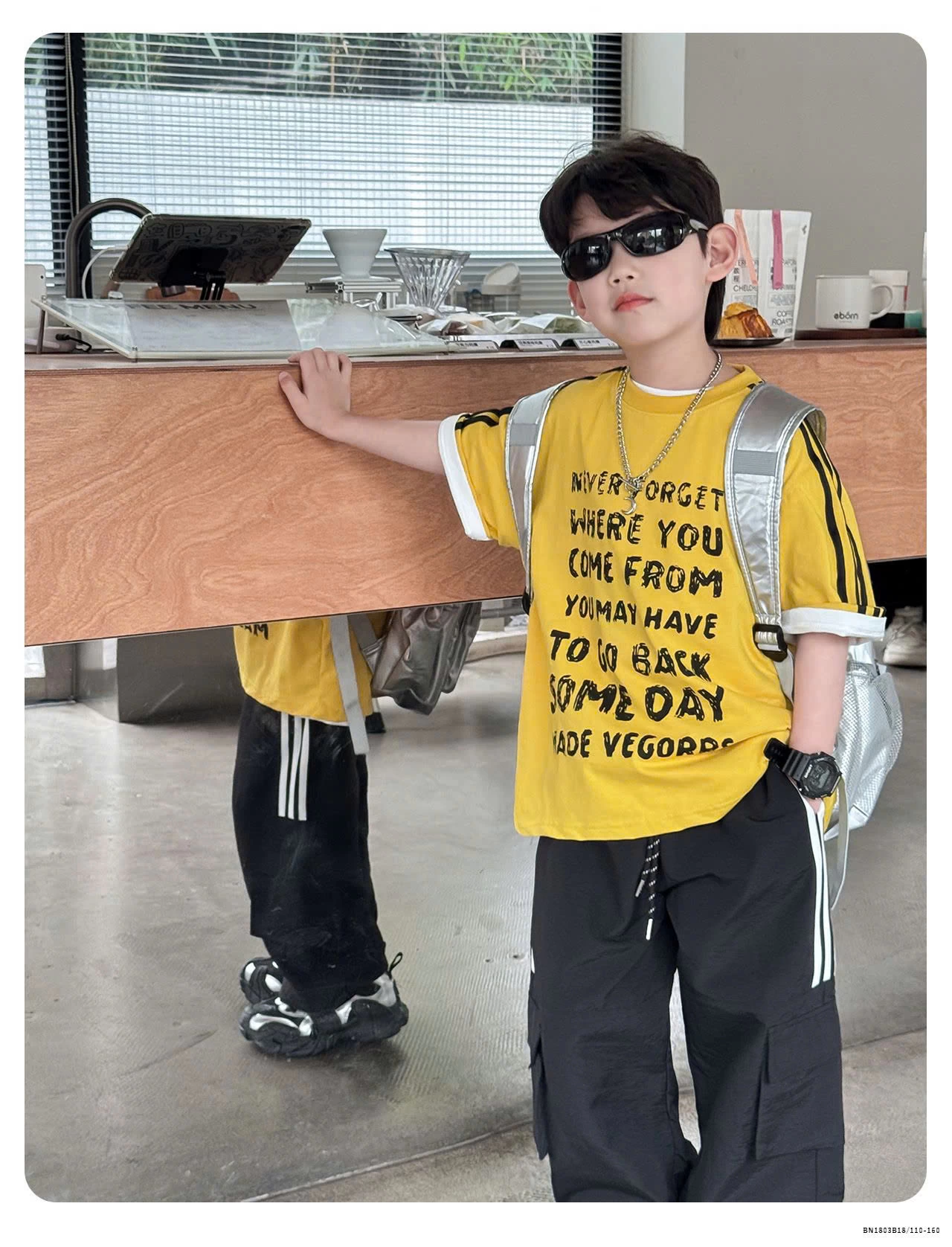 ÁO THUN VÀNG IN CHỮ CÁ TÍNH