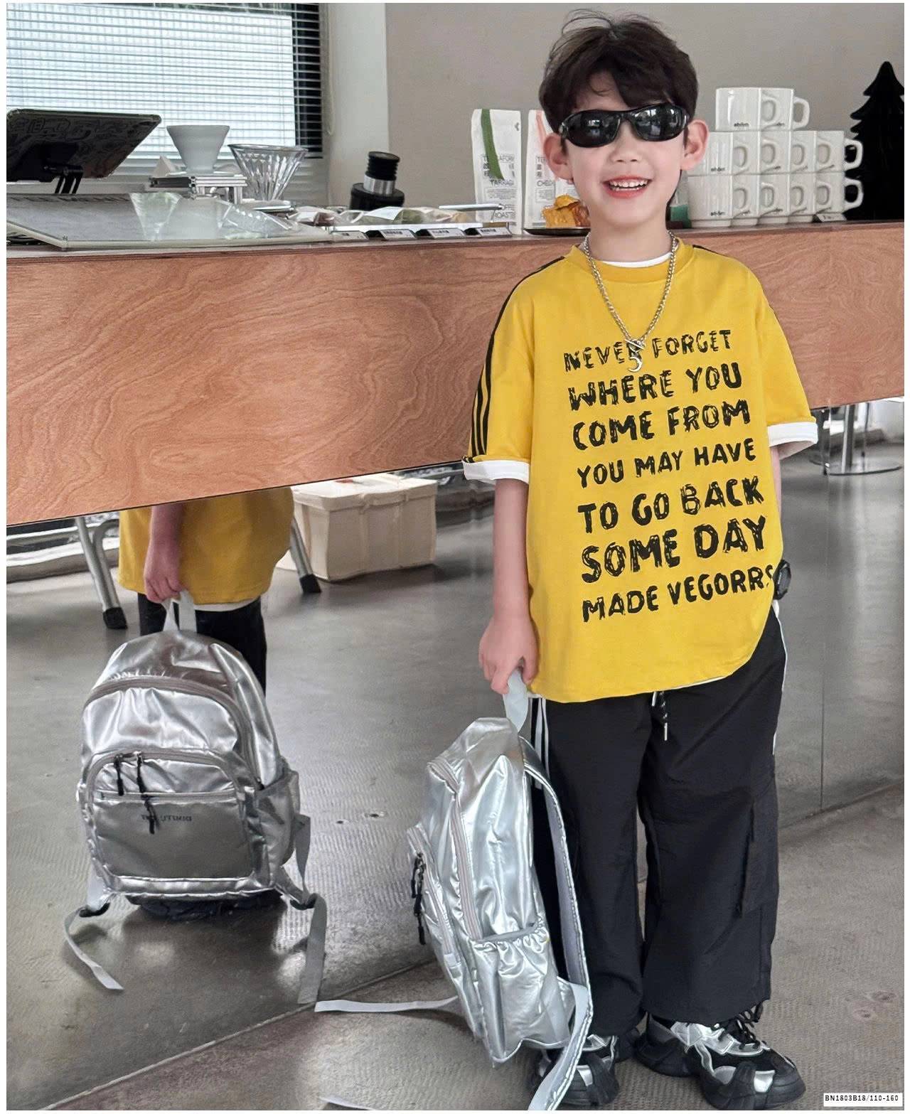 ÁO THUN VÀNG IN CHỮ CÁ TÍNH