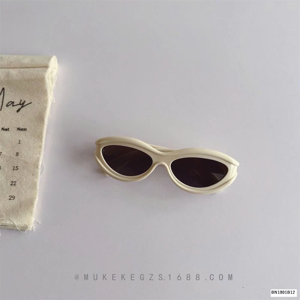 KÍNH DÂM THỜI TRANG GỌNG TO BÉ GÁI