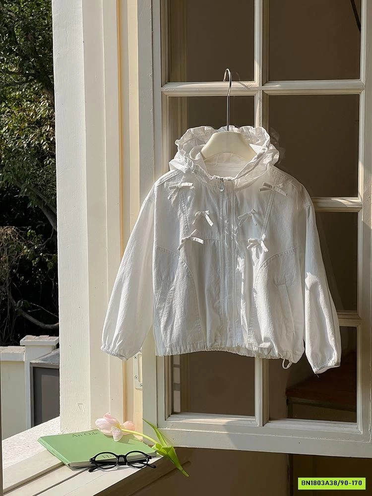 KHOÁC GIÓ TENCEL GẮN NƠ BÁNH BÈO 25B023 AMBB