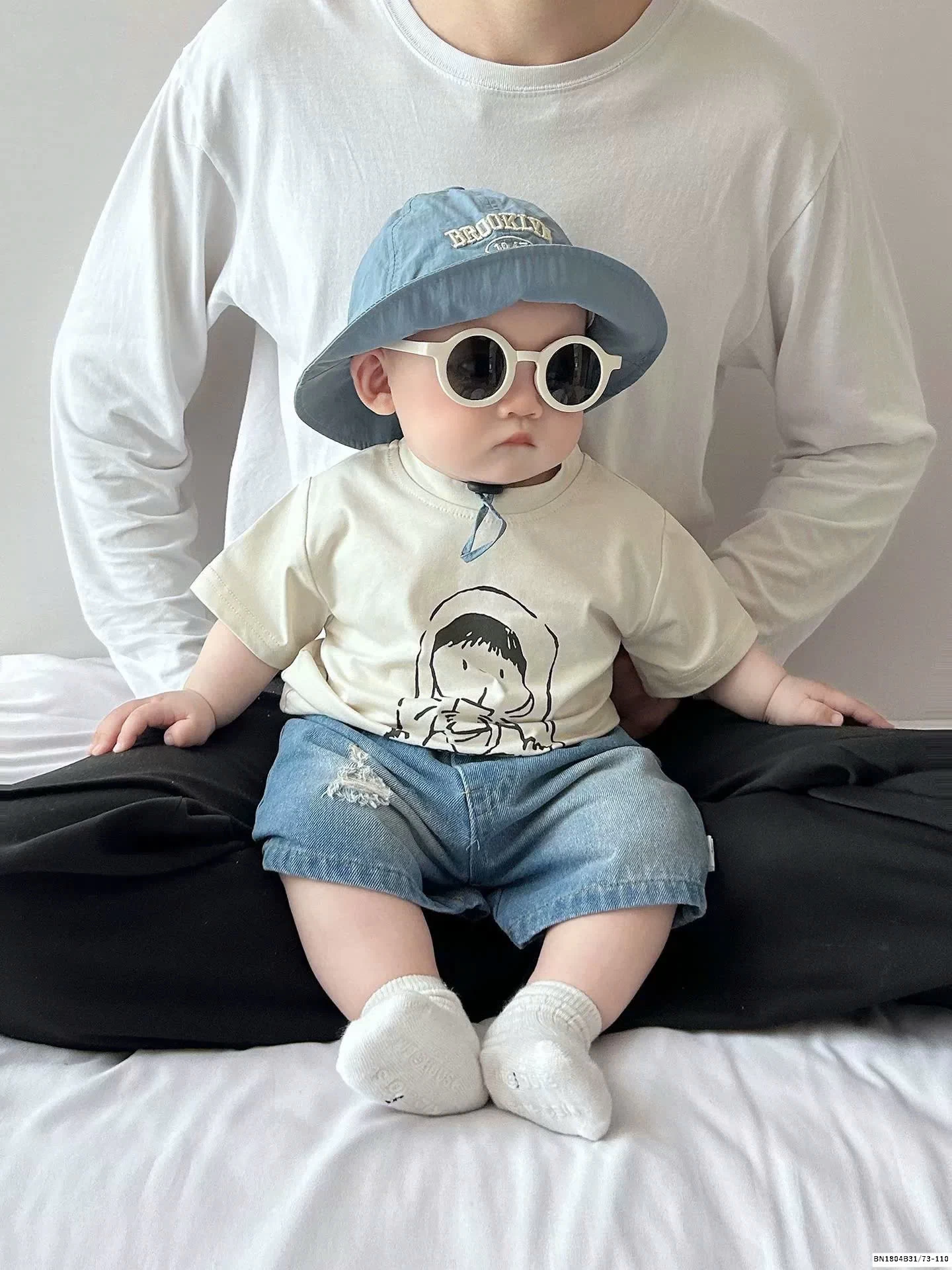 SÉT QUẦN SHORT JEAN MIX ÁO THUN HÌNH NGƯỜI NHÍ