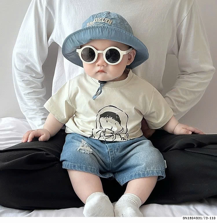 SÉT QUẦN SHORT JEAN MIX ÁO THUN HÌNH NGƯỜI NHÍ