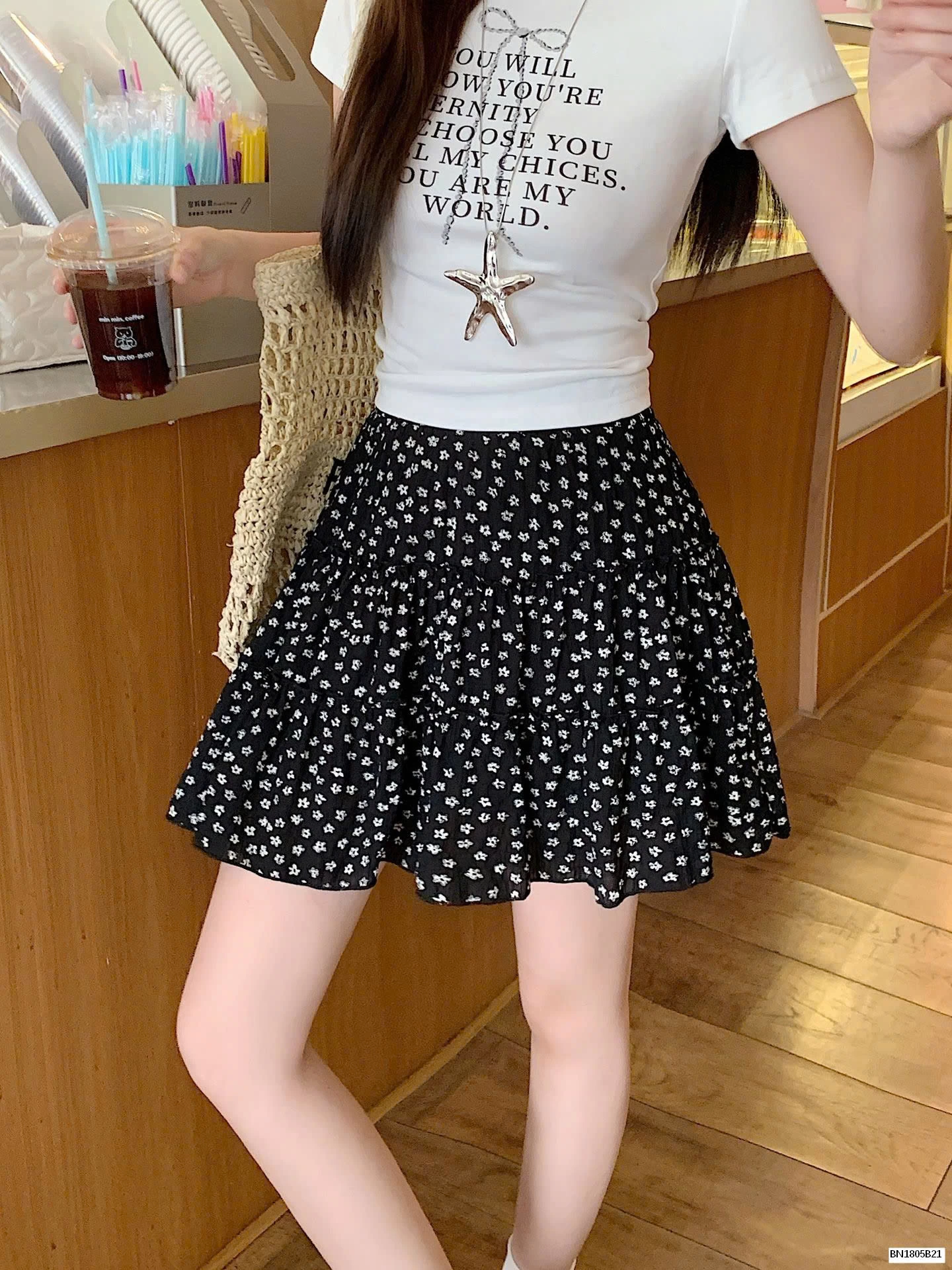 CHÂN VÁY XÒE HOA NHÍ