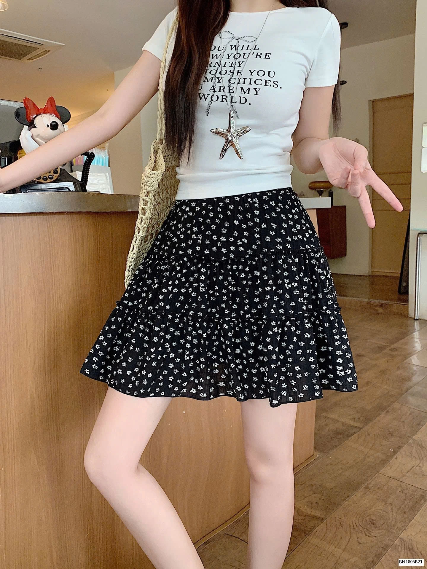 CHÂN VÁY XÒE HOA NHÍ