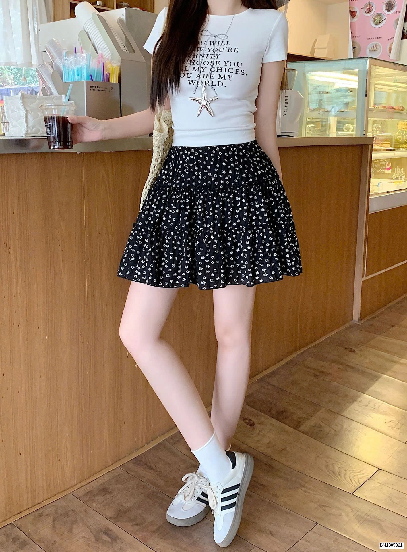 CHÂN VÁY XÒE HOA NHÍ