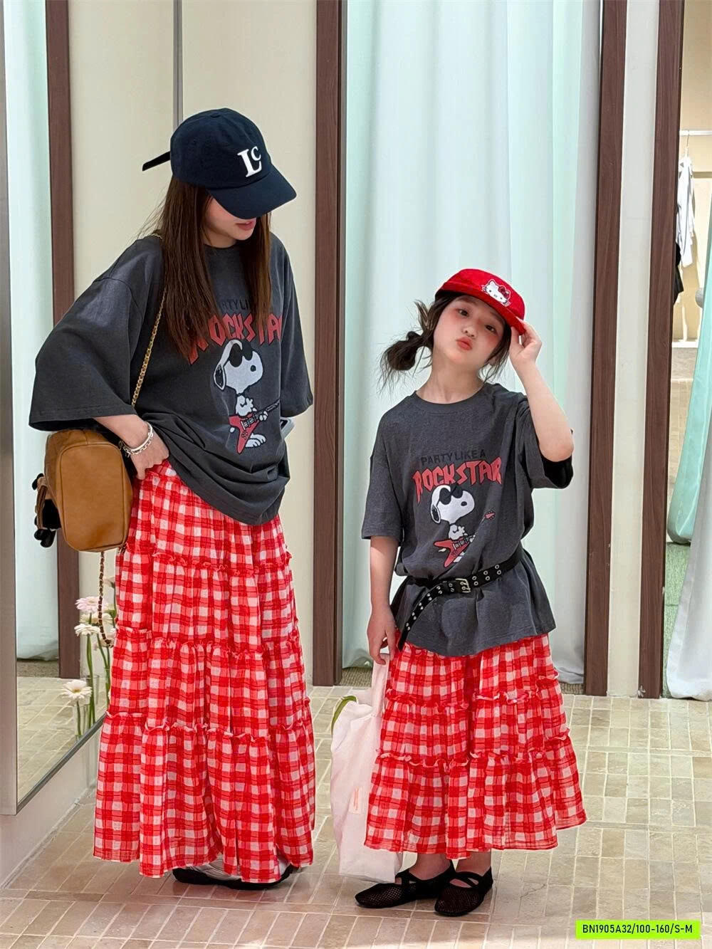 ÁO THUN XÁM SNOOPY MẸ BÉ
