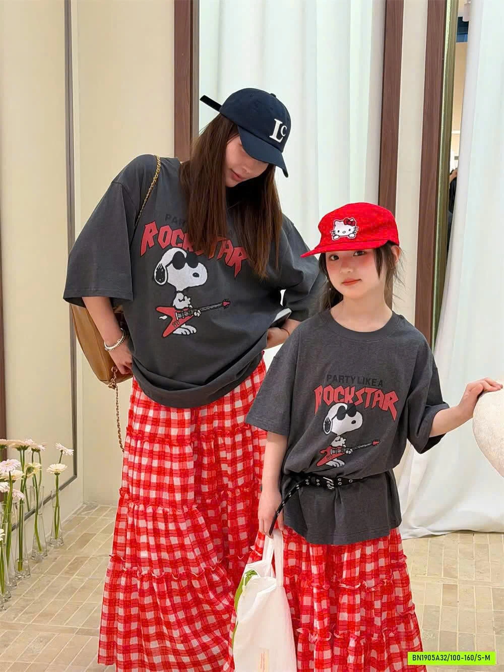 ÁO THUN XÁM SNOOPY MẸ BÉ