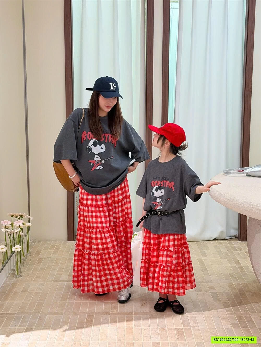 ÁO THUN XÁM SNOOPY MẸ BÉ
