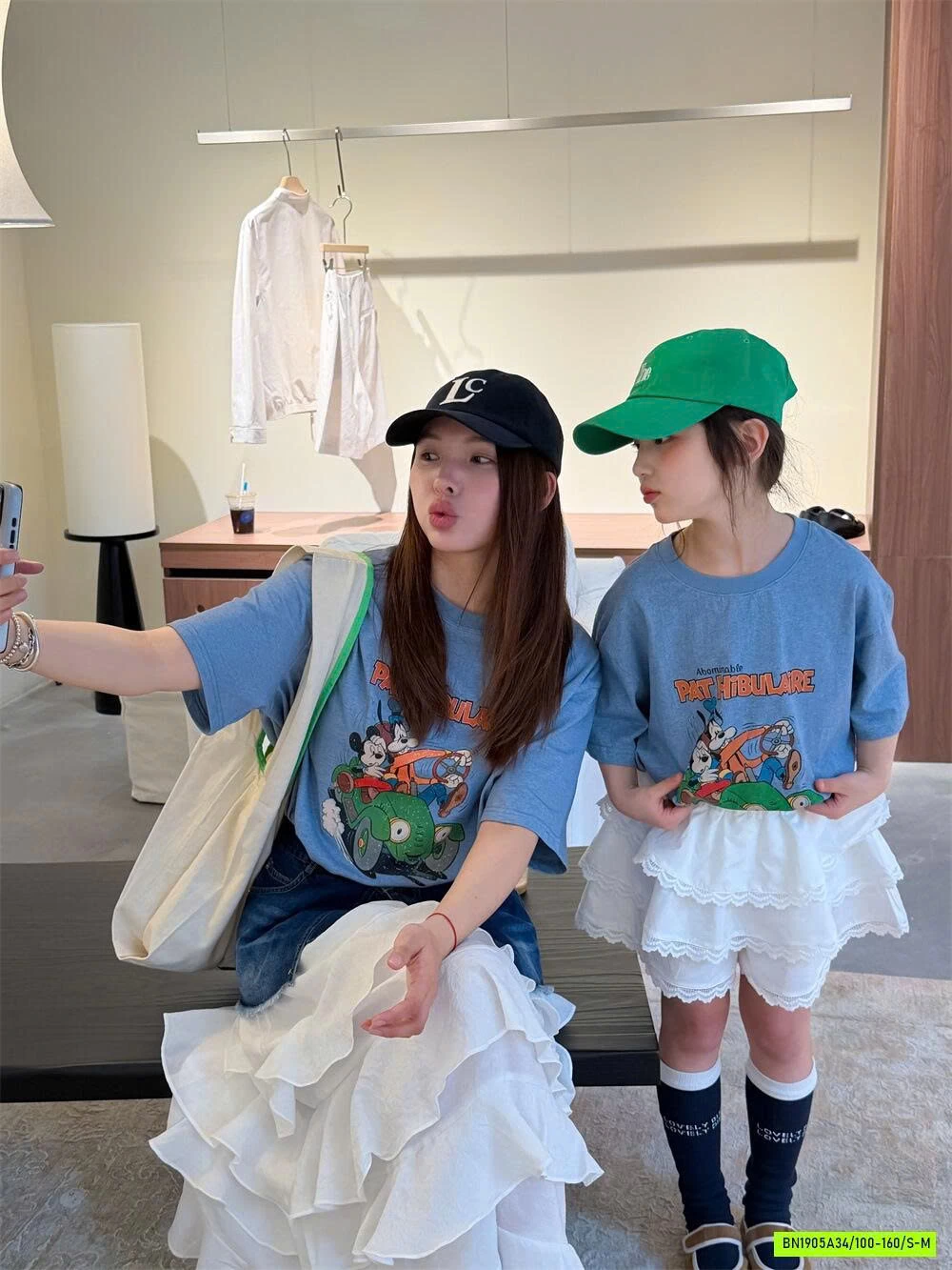 ÁO THUN XANH MICKEY MẸ BÉ