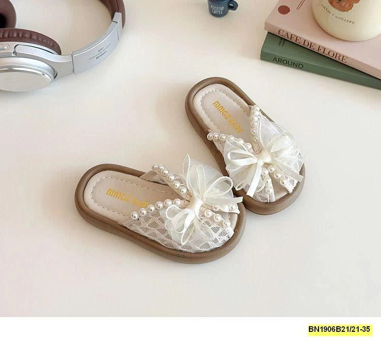 DÉP LÊ QUAI NGỌC TRAI