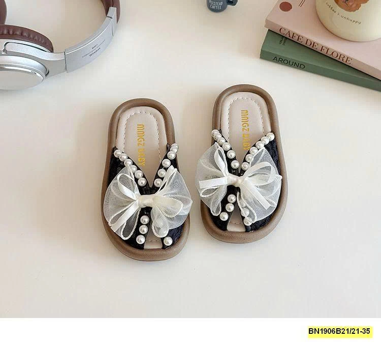 DÉP LÊ QUAI NGỌC TRAI