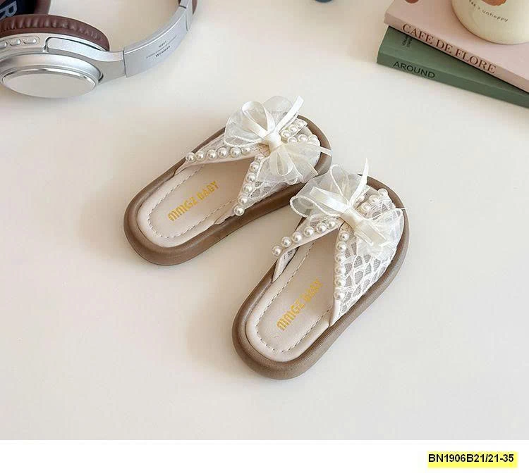 DÉP LÊ QUAI NGỌC TRAI