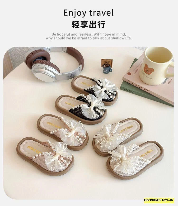 DÉP LÊ QUAI NGỌC TRAI