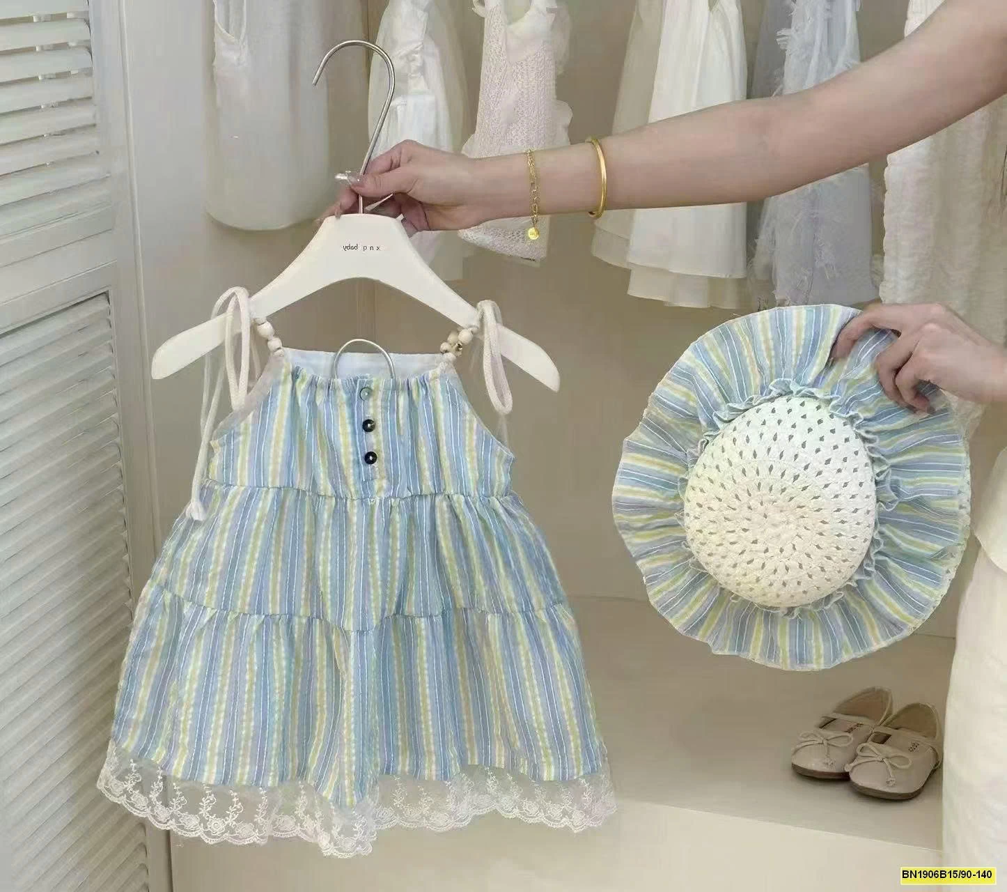 VÁY 2 DÂY PHỐI SỌC CHO BÉ ( TẶNG KÈM MŨ )