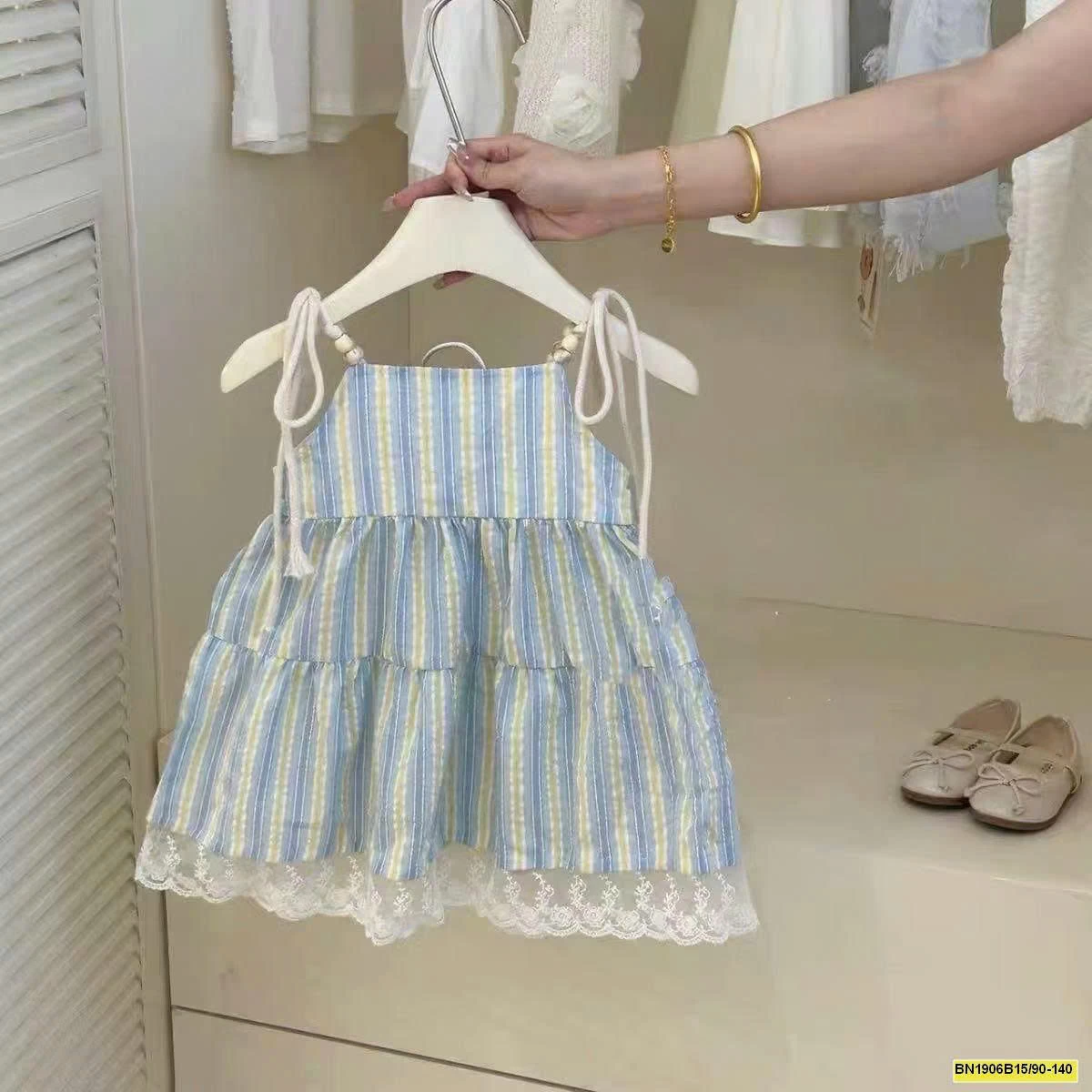 VÁY 2 DÂY PHỐI SỌC CHO BÉ ( TẶNG KÈM MŨ )