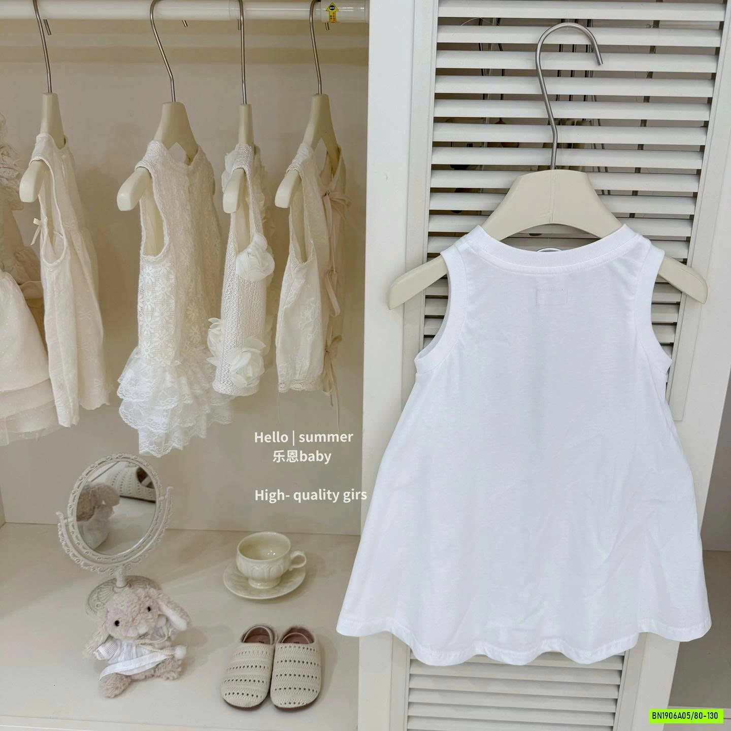 ĐẦM XÒE SÁT NÁCH IN CHỮ SẮC MÀU