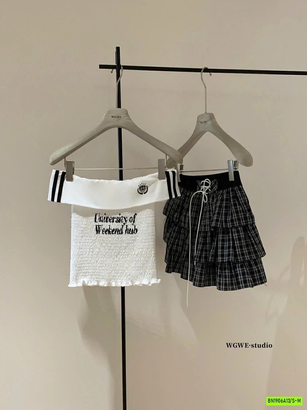 ÁO TRỄ VAI IN CHỮ WGWE