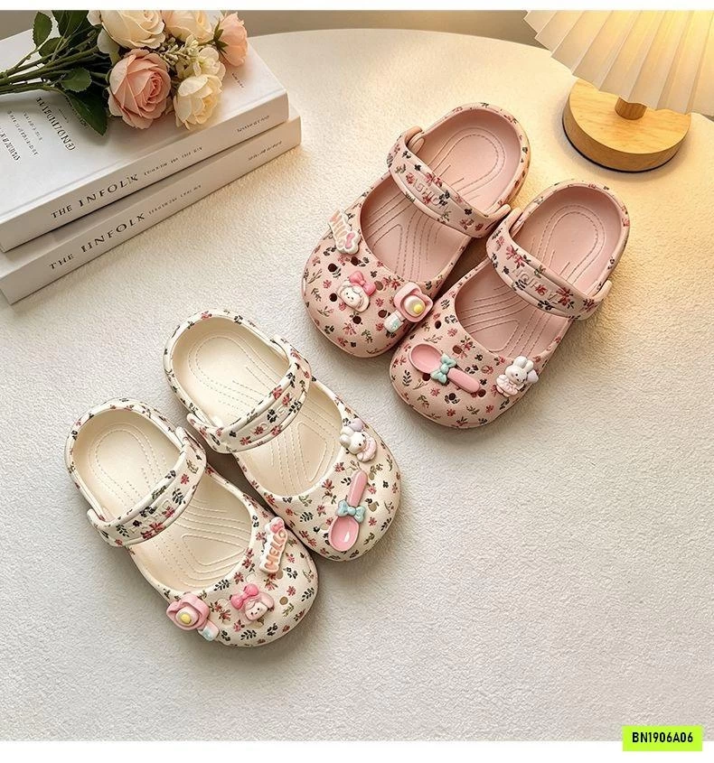 DÉP RỌ HOA NHÍ KÈM CHARM XINH