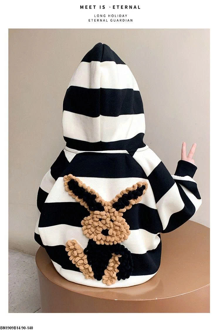 HOODIE THỎ NÂU KẺ NGANG ĐEN TRẮNG